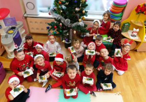 Słoneczka z prezentami od Mikołaja