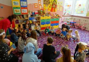 Chętnie słuchamy opowieści starszych kolegów