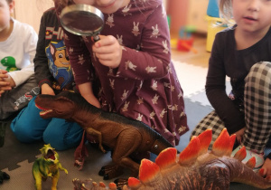 Oglądamy dinozaury przez lupę