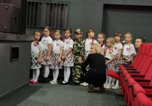 Dzieci przed występem