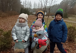 Dzieci w szkółce leśnej