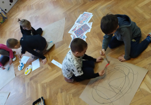 Dzieci malują matematyczne obrazy