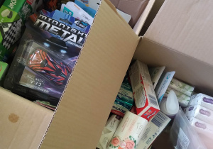 Pakujemy paczki dla potrzebujących pomocy mieszkańców Ukrainy