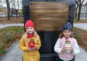 "Plastusie" pod pomnikiem Józefa Piłsudskiego