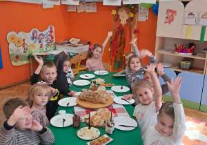 Dzieci świętują Dzień Chleba