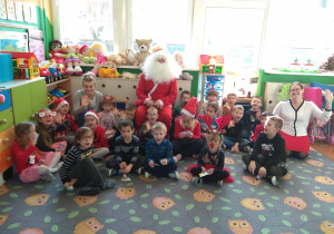 Mikołaj odwiedził dzieci w Motylkach